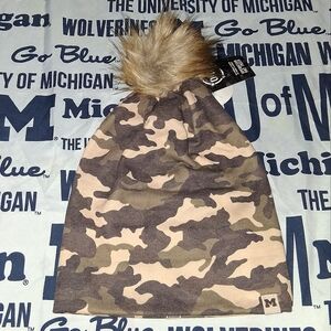 New Michigan Wolverines Salute To Service USA Camo Pom Ball Winter Hat Beanie